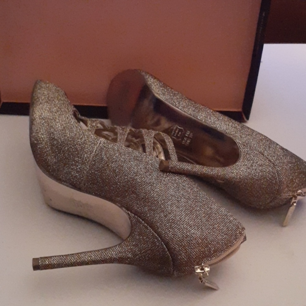 Shoes - Picture 4 of 4
